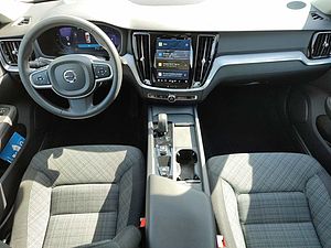 Volvo  MHEV Core NAVI, AUTOM. ,LED, Klimaaut. ,LRH, FSH, RFK,